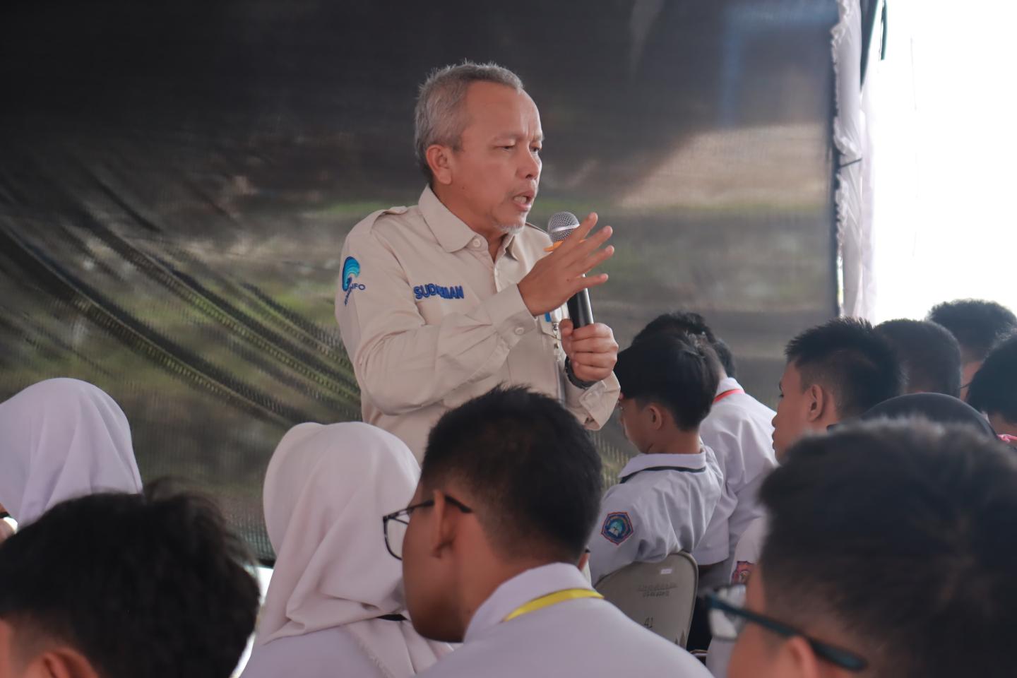 Kepala Diskominfo Kep. Babel Dorong Siswa Bijak Bermedia Sosial