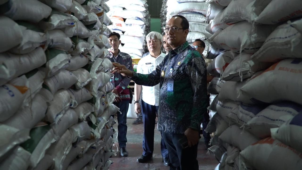 Jelang Perayaan Maulid Nabi, Pj Gubernur Sugito Tinjau Pasar Induk Tanjung Pandan
