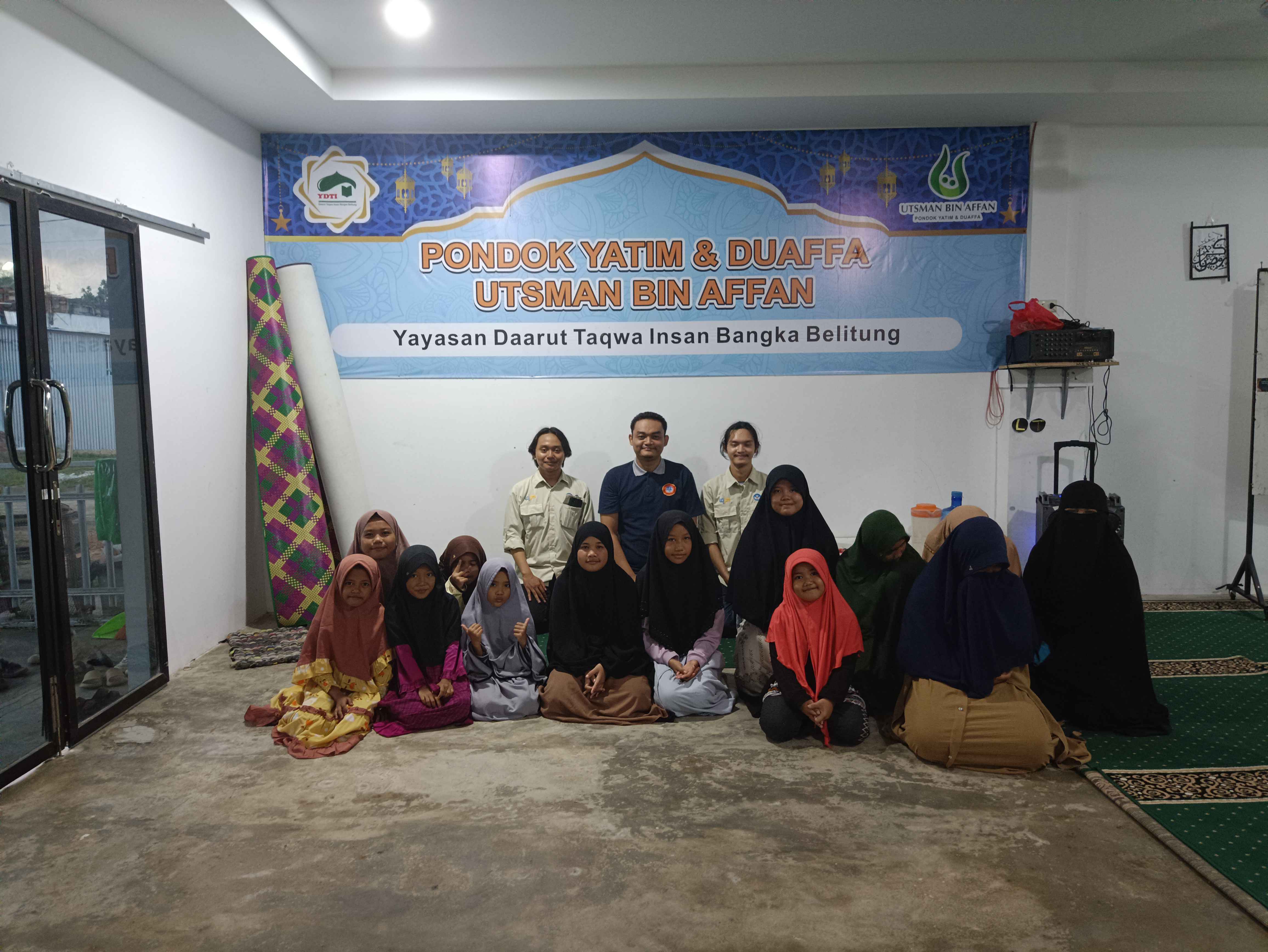 “Tingkatkan kompetensi Bahasa Inggris dan sastra, Tim MBKM mahasiswa Sasing UBB melaksanakan proyek kemanusiaan di Pondok Yatim dan Dhuafa Utsman Bin Affan.”