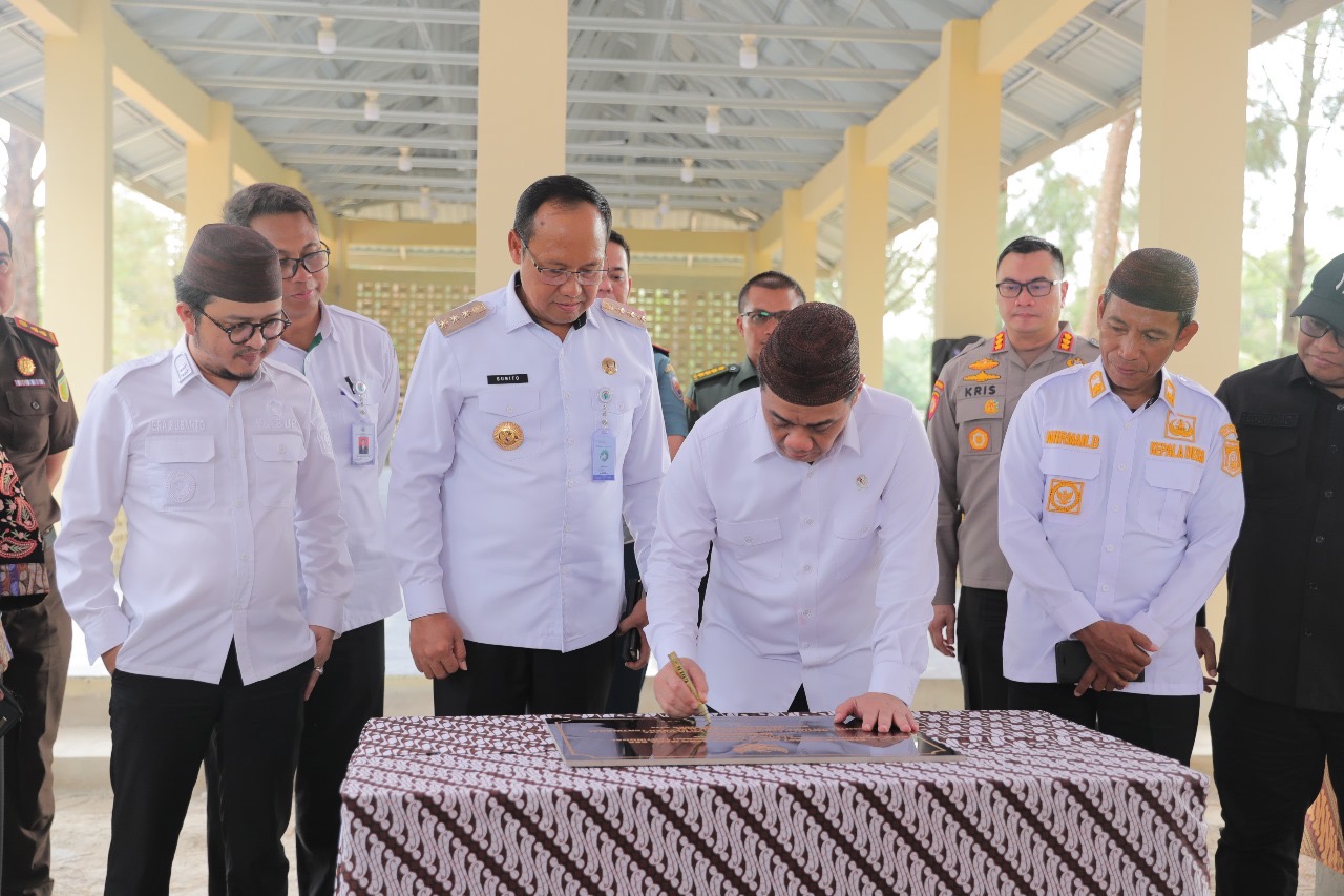 Wamendes PDT Resmikan Bantuan Sarana dan Prasarana di Desa Batu Belubang
