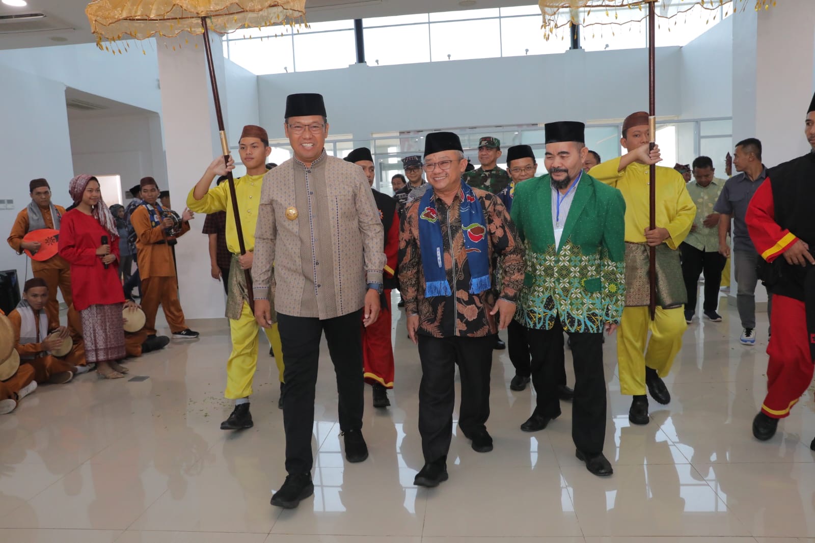 Mendikdasmen Abdul Mu'ti Tiba di Pangkalpinang, Hadiri Milad Muhammadiyah dan Sosialisasikan Senam Anak Indonesia Hebat
