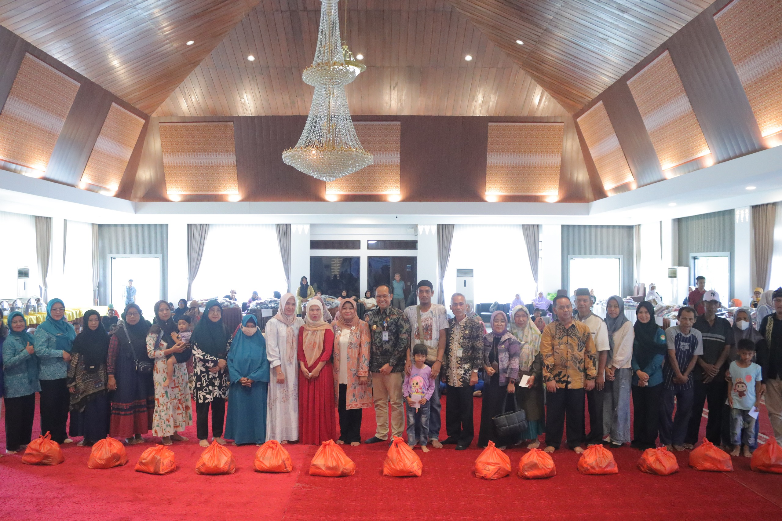 BKOW Babel Berbagi Kasih, Santuni 154 Dhuafa dengan Cinta dan Kepedulian