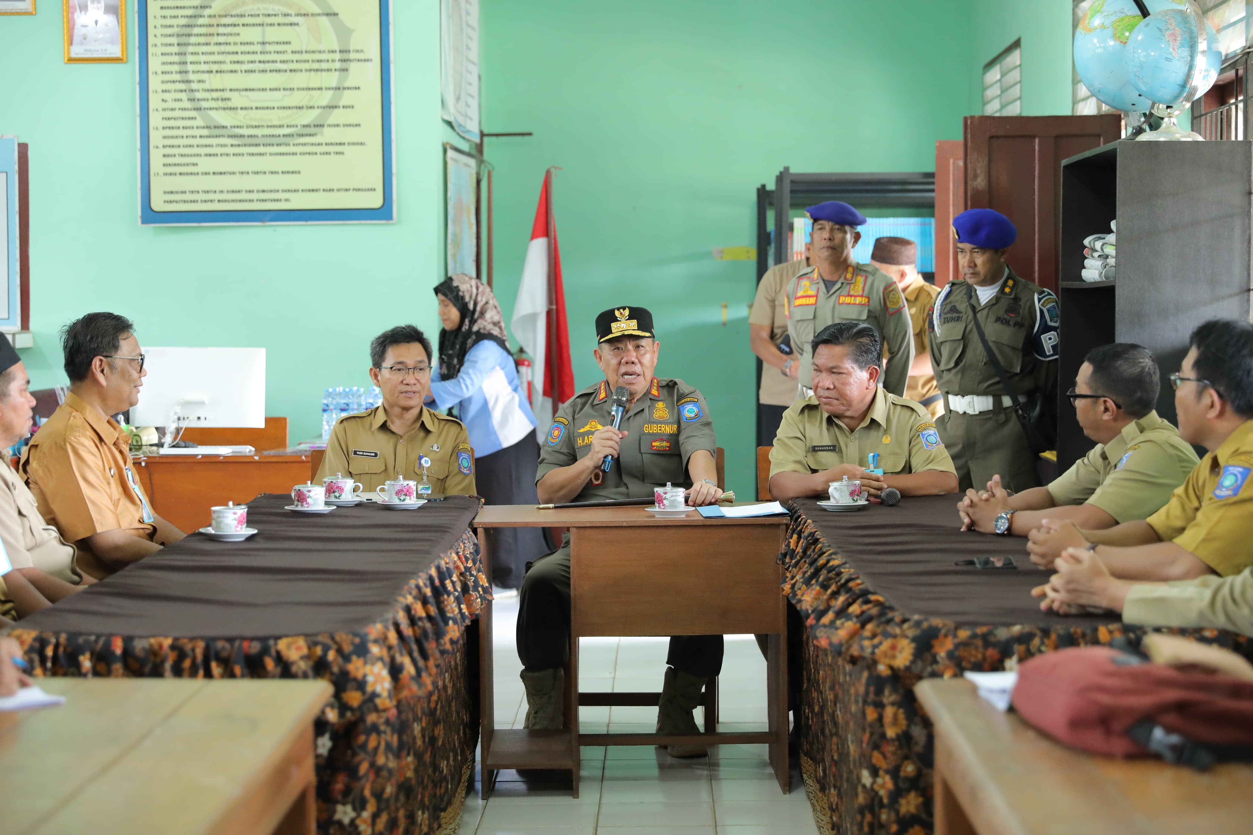 Siswa SMA I Merawang Antusias Sambut Kunjungan Gubernur Hidayat Arsani