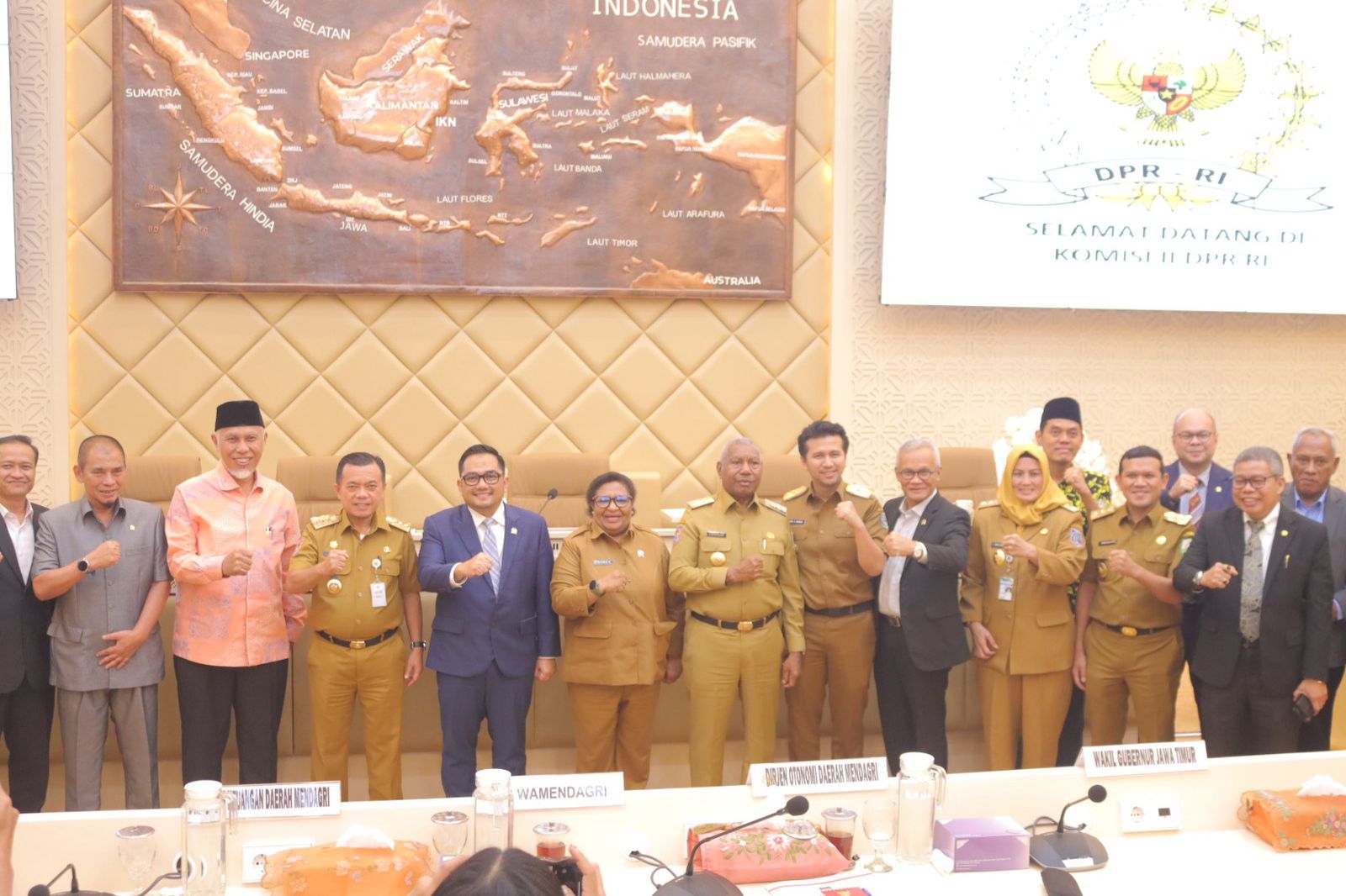 Wagub Hellyana Tegaskan Pentingnya Penguatan Daerah pada Raker Bersama Komisi II DPR RI