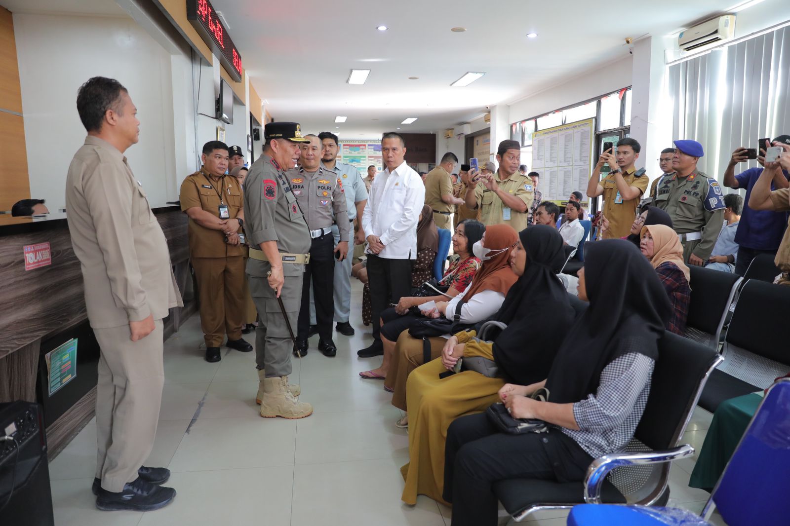 Gubernur Hidayat: Manfaatkan Pemutihan Pajak, Uang Rakyat untuk Rakyat