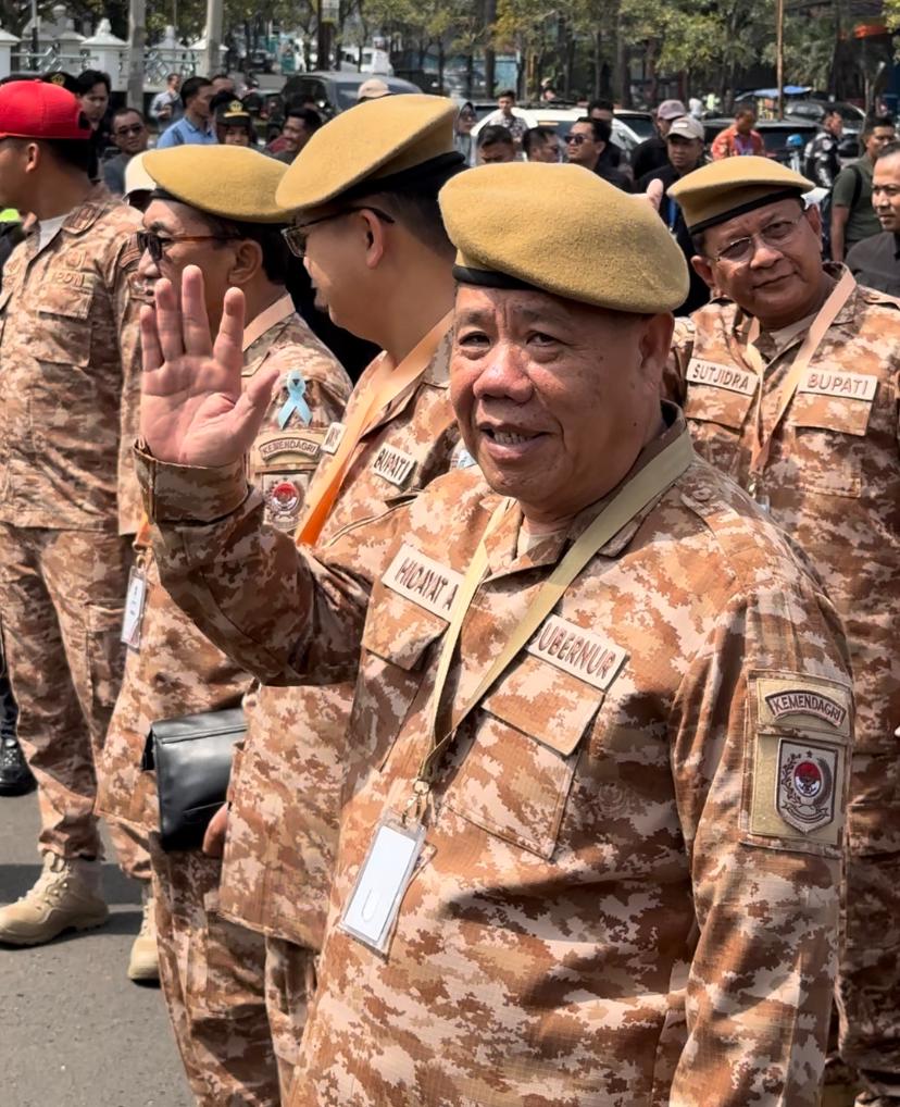 Suasana Penuh Semangat Sambut Kedatangan Gubernur Hidayat di Gerbang IPDN Jatinangor