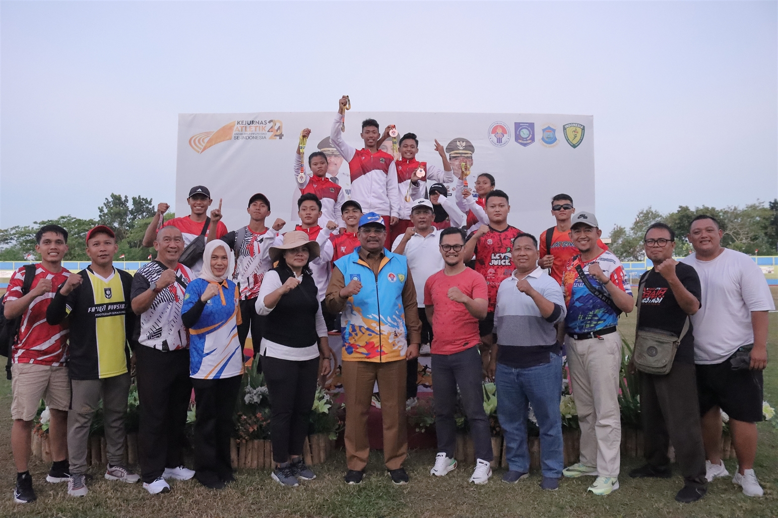 Pj. Gubernur sematkan medali pada Kejurnas Atletik antar PPLP/PPLPD/SKO se-Indonesia Tahun 2024