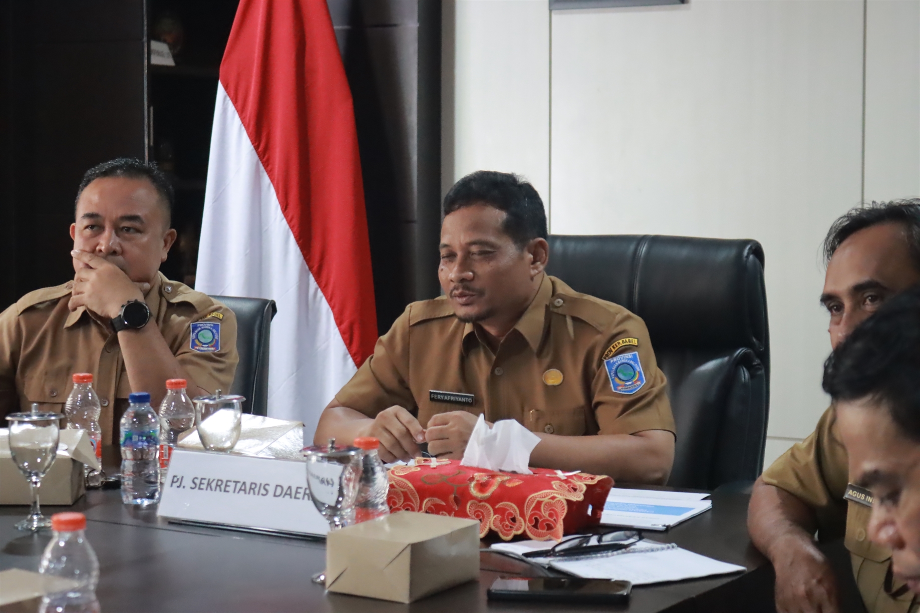 Penjabat (Pj) Sekda Pemprov. Kep. Babel Fery Afriyanto hadiri rapat pengendalian inflasi dalam rangka membahas Langkah Konkret Pengendalian Inflasi di Daerah tahun 2024
