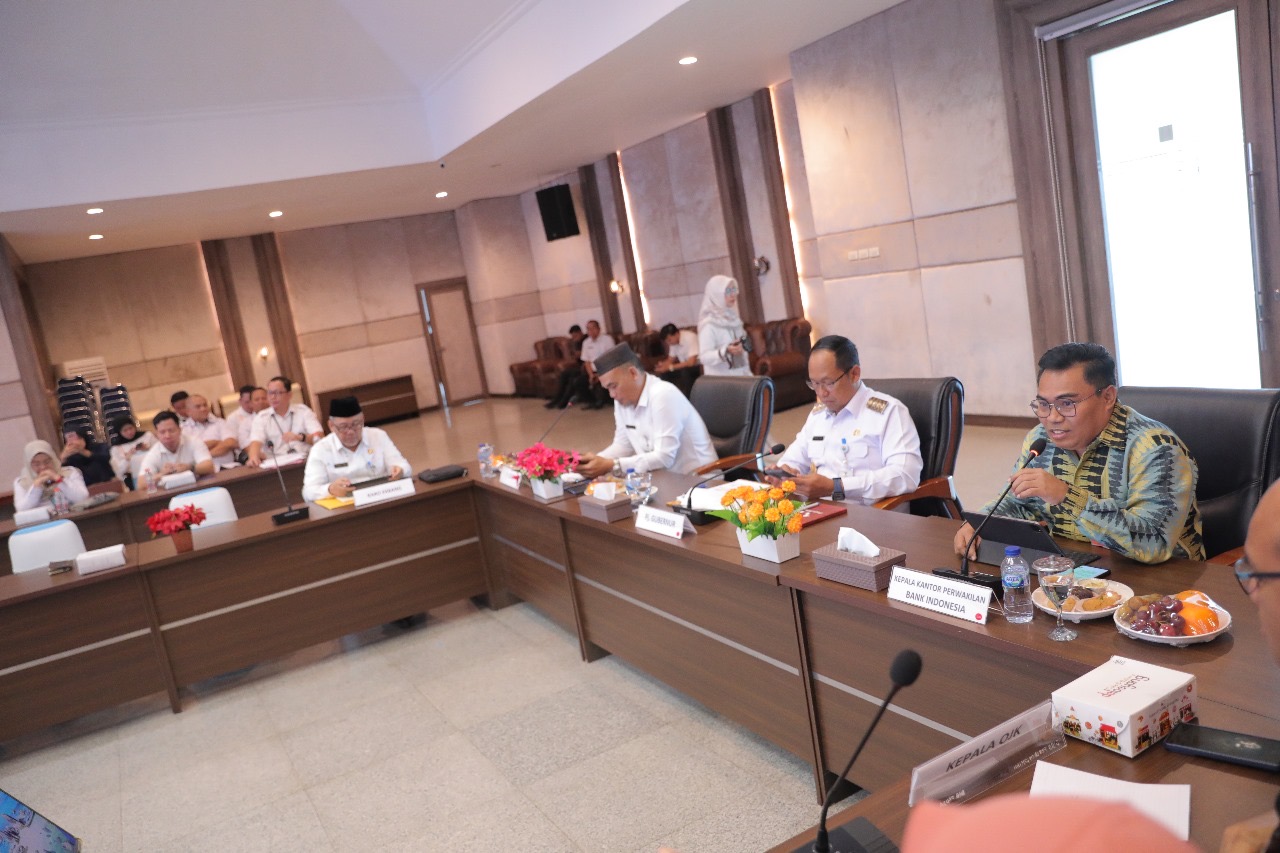 PJ Gub Rapat Koordinasi Pengendalian Inflasi Dan High Level Meeting Menjelang Puasa Ramadhan 2025 Serta Hari Besar Keagamaan Nasional Pada Hari Raya Idul Fitri 1446 H di Rg PAsirpadi